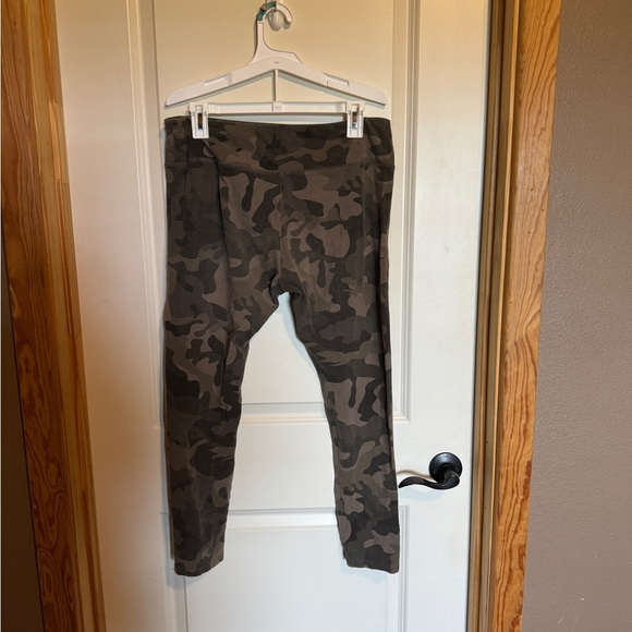Target Womens Size XLCamouflage Leggings - Picture 5 of 8